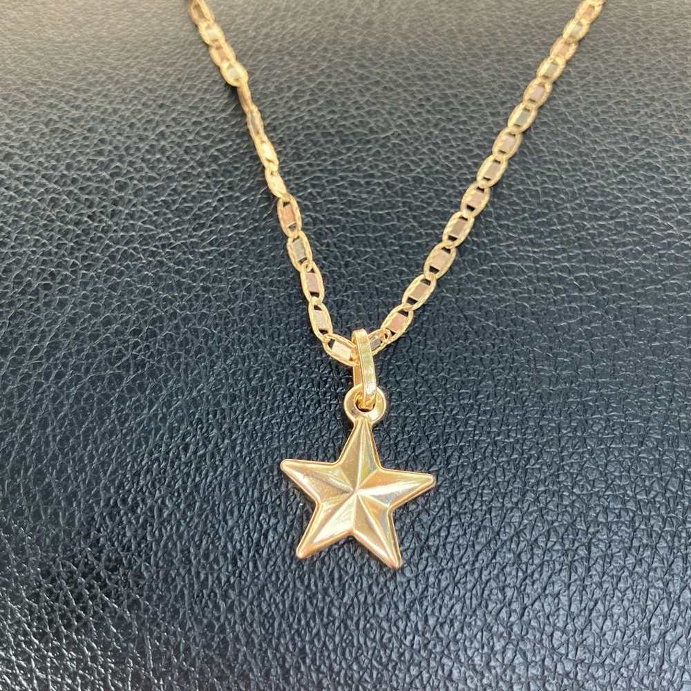 Gold Star Pendant Necklace
